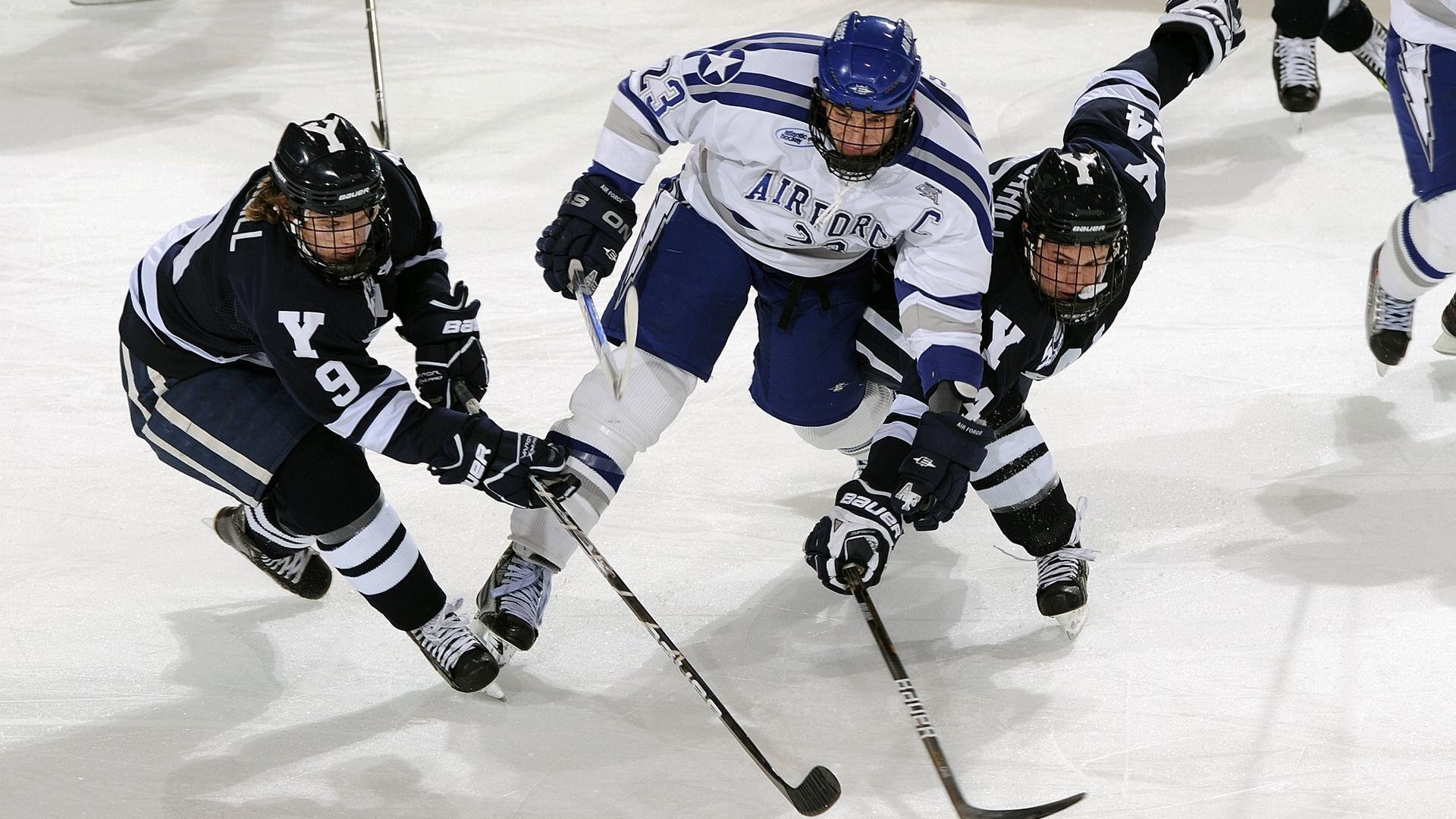 新西兰全黑队全员参与防守,形成强大防线,新西兰队长